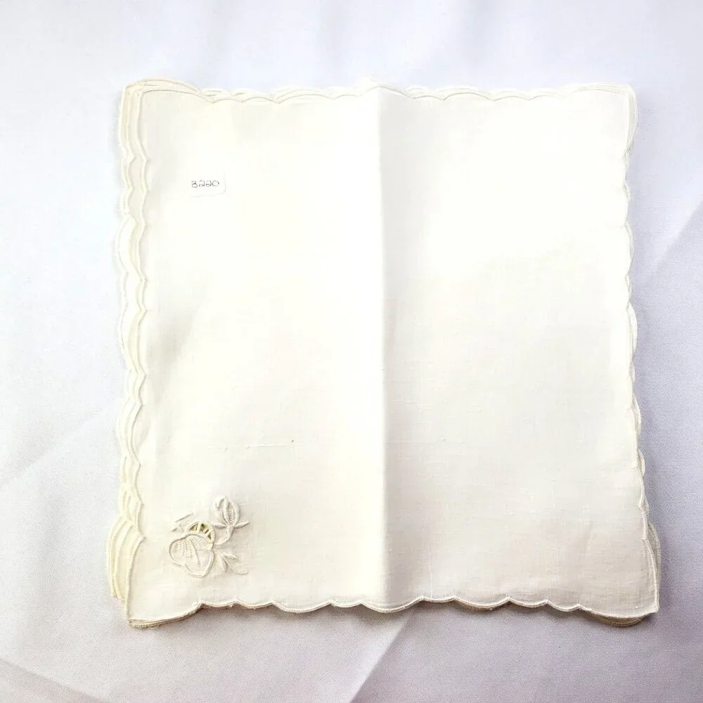 6 VTG Linen Embroidered Scalloped Edge Cocktail Napkins White Floral appliqué